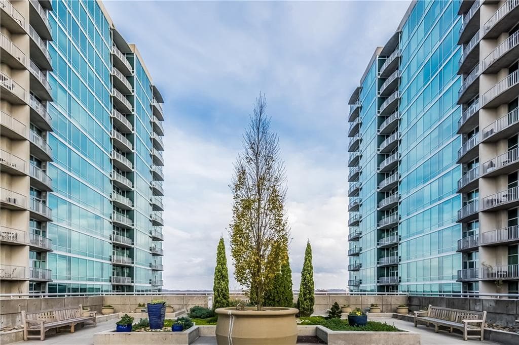 1 bedroom, 768 sq ft condominium sold at 943 Peachtree Street 1304, Atlanta, GA 30309