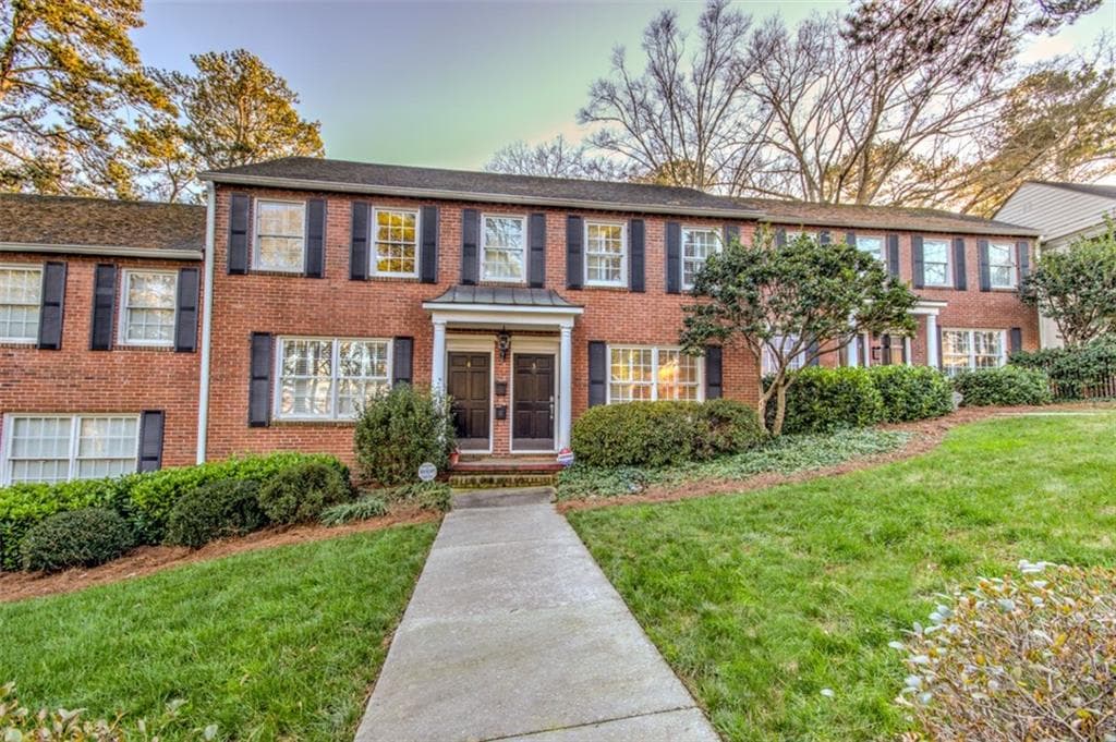 2 bedroom, 900 sq ft condominium sold at 93 Sheridan Drive 3, Atlanta, GA 30305