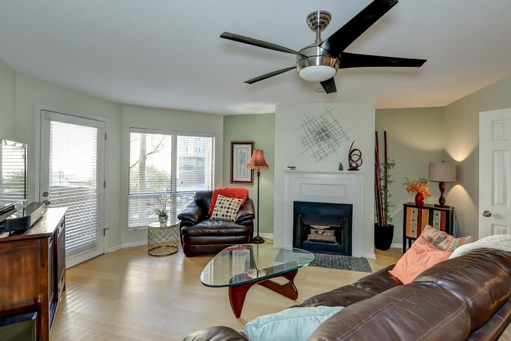 2 bedroom, 1,115 sq ft condominium sold at 244 13th Street 110, Atlanta, GA 30309