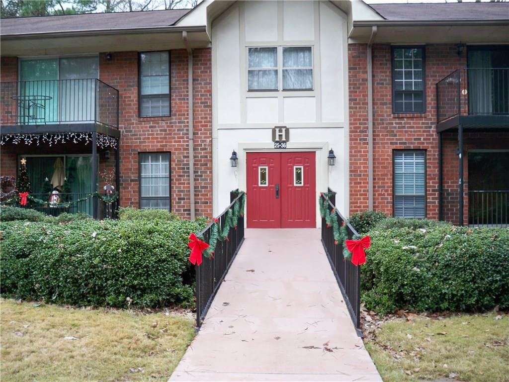 2 bedroom condominium sold at 6851 Roswell Road H-32, Atlanta, GA 30328