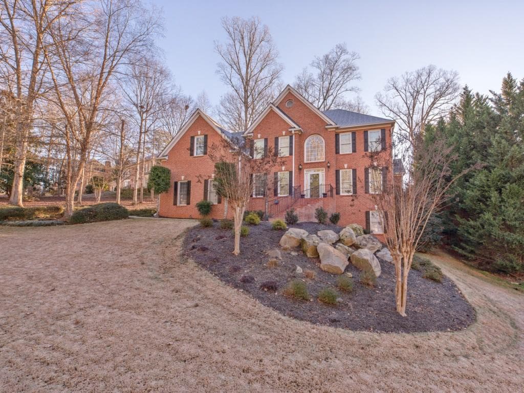 5 bedroom, 3,686 sq ft single family residence sold at 540 MILLSBEE Lane, Roswell, GA 30075
