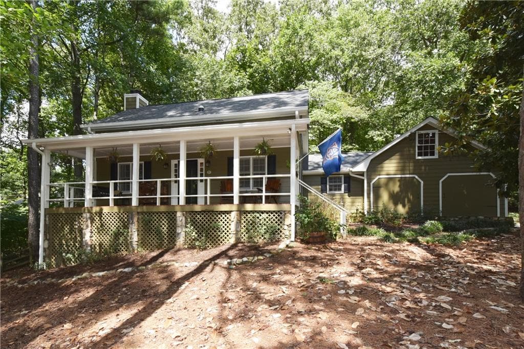 4 bedroom, 1,987 sq ft single family residence sold at 4911 Sturbridge Crescent, Roswell, GA 30075