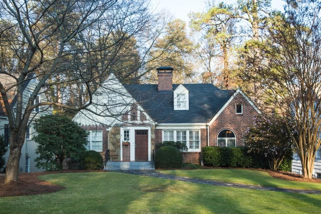 4 bedroom, 2,440 sq ft single family residence sold at 672 E Paces Ferry Road, Atlanta, GA 30305