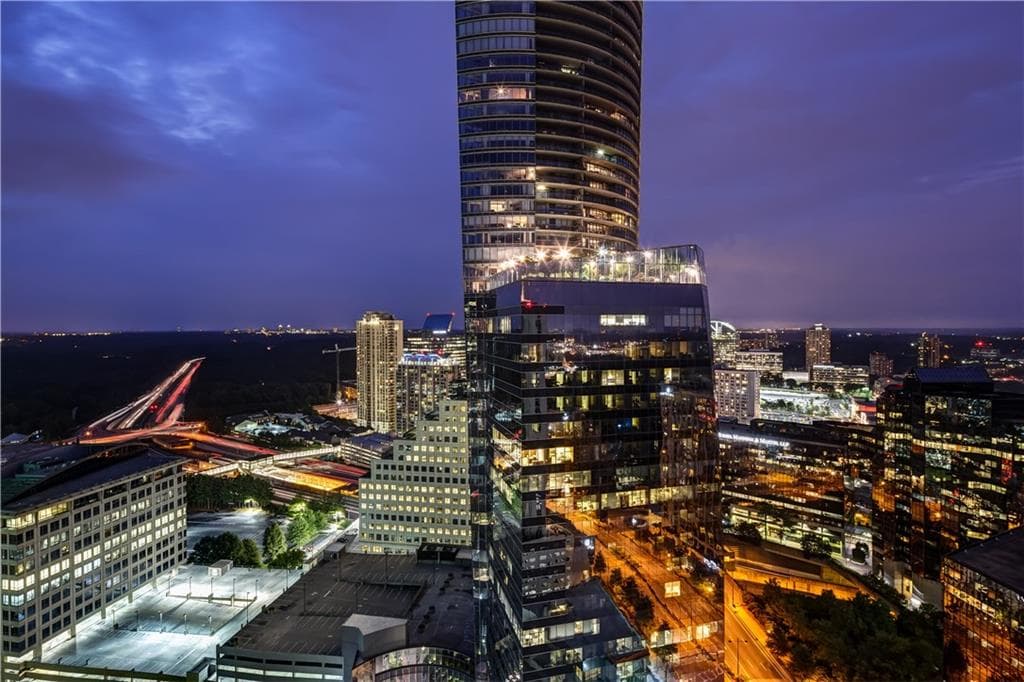 2 bedroom, 1,238 sq ft condominium sold at 3324 Peachtree Road 3005, Atlanta, GA 30326