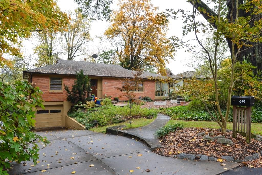 3 bedroom, 2,140 sq ft single family residence sold at 679 Darlington Circle, Atlanta, GA 30305