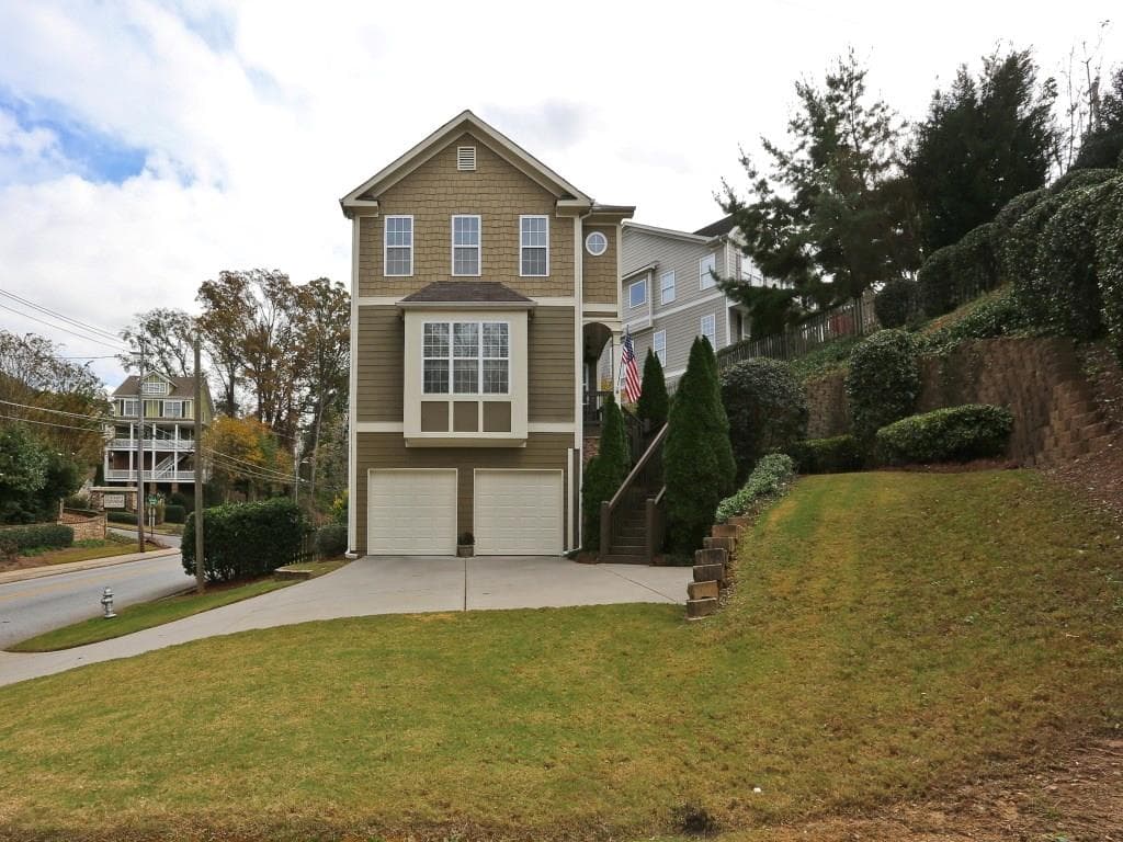 4 bedroom, 2,037 sq ft single family residence sold at 1910 Marietta Road, Atlanta, GA 30318