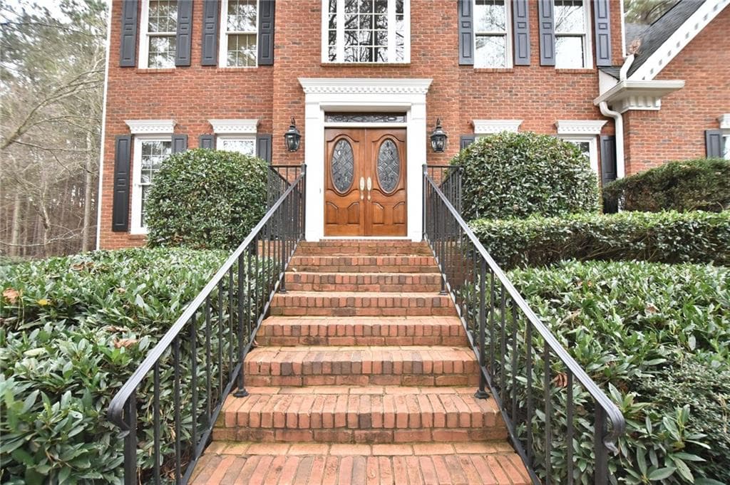 4 bedroom single family residence sold at 5180 Southlake Drive, Alpharetta, GA 30005