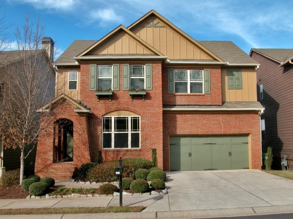 5 bedroom, 3,234 sq ft single family residence sold at 2044 Hatteras Way, Atlanta, GA 30318