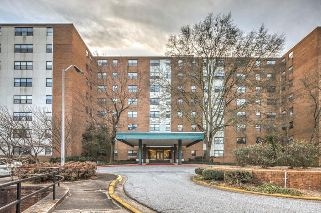 2 bedroom, 1,063 sq ft condominium sold at 2965 Pharr Court South 812, Atlanta, GA 30305
