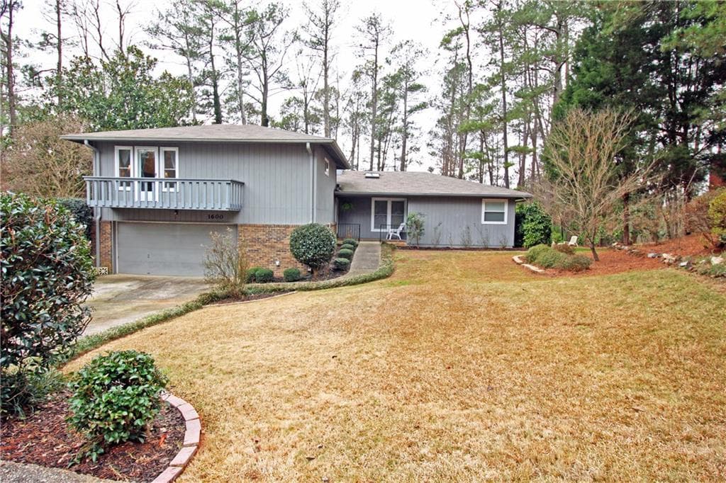 4 bedroom, 2,906 sq ft single family residence sold at 1600 Cedar Knoll Circle, Roswell, GA 30076