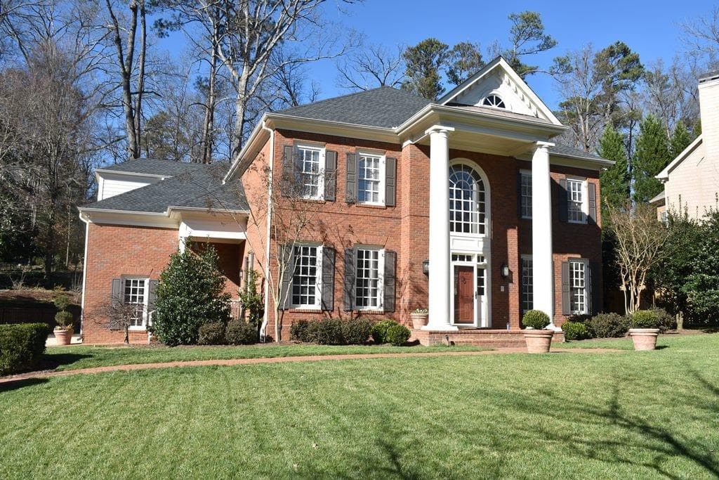 4 bedroom, 4,524 sq ft single family residence sold at 1321 Twelve Oaks Circle, Atlanta, GA 30327