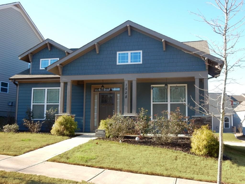 3 bedroom, 1,922 sq ft single family residence sold at 1528 Drew Drive, Atlanta, GA 30318