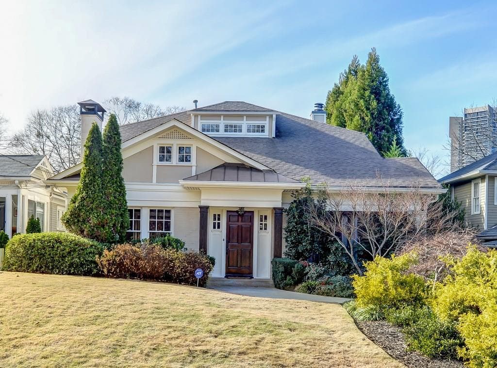 4 bedroom, 2,800 sq ft single family residence sold at 2588 Winslow Drive, Atlanta, GA 30305