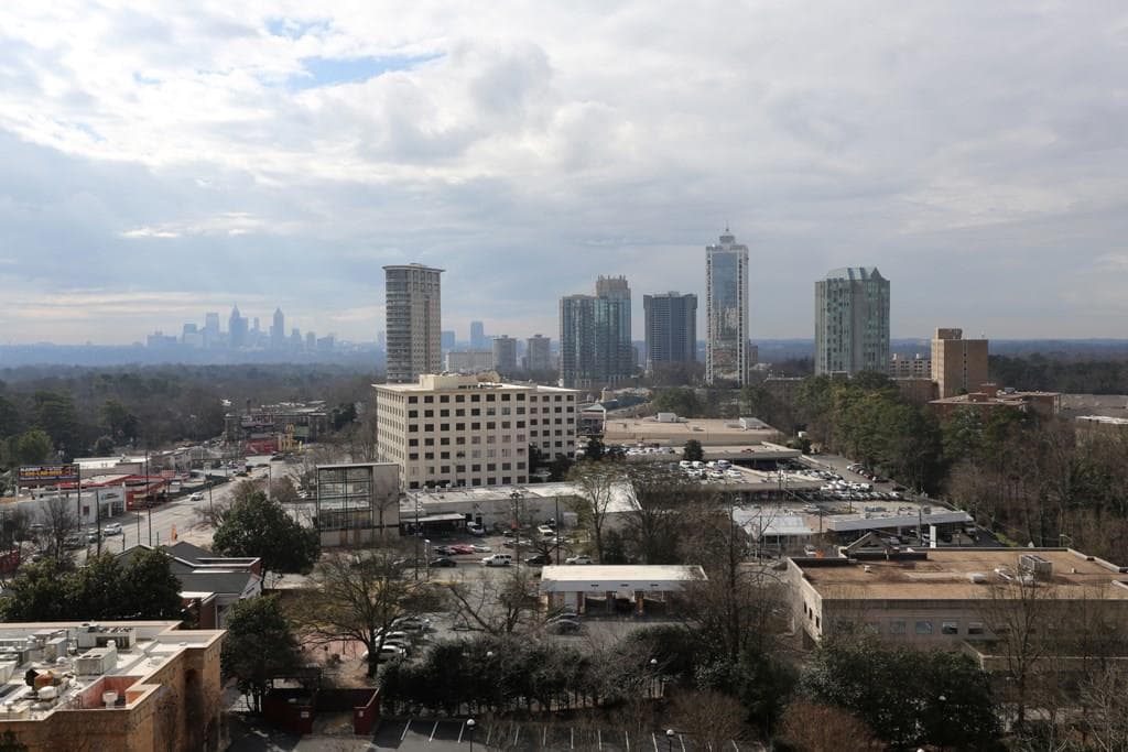 1 bedroom, 633 sq ft condominium sold at 3040 Peachtree Road 1005, Atlanta, GA 30305