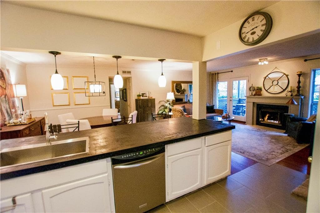 2 bedroom, 1,180 sq ft condominium sold at 1322 Weatherstone Way 1322, Atlanta, GA 30324