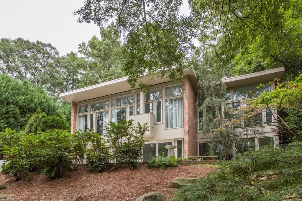 3 bedroom, 2,600 sq ft single family residence sold at 1196 Converse Drive, Atlanta, GA 30324
