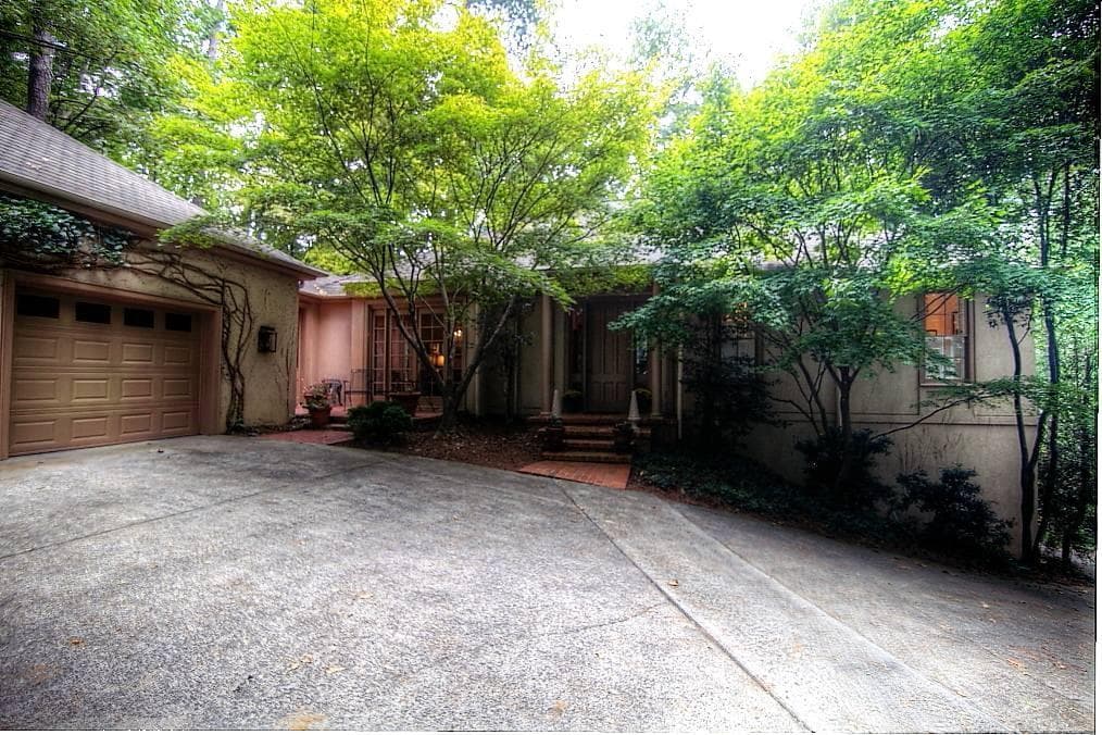 4 bedroom, 3,475 sq ft single family residence sold at 215 Valley Road, Atlanta, GA 30305