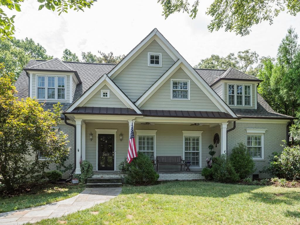 5 bedroom, 4,400 sq ft single family residence sold at 2601 Sharondale Drive, Atlanta, GA 30305