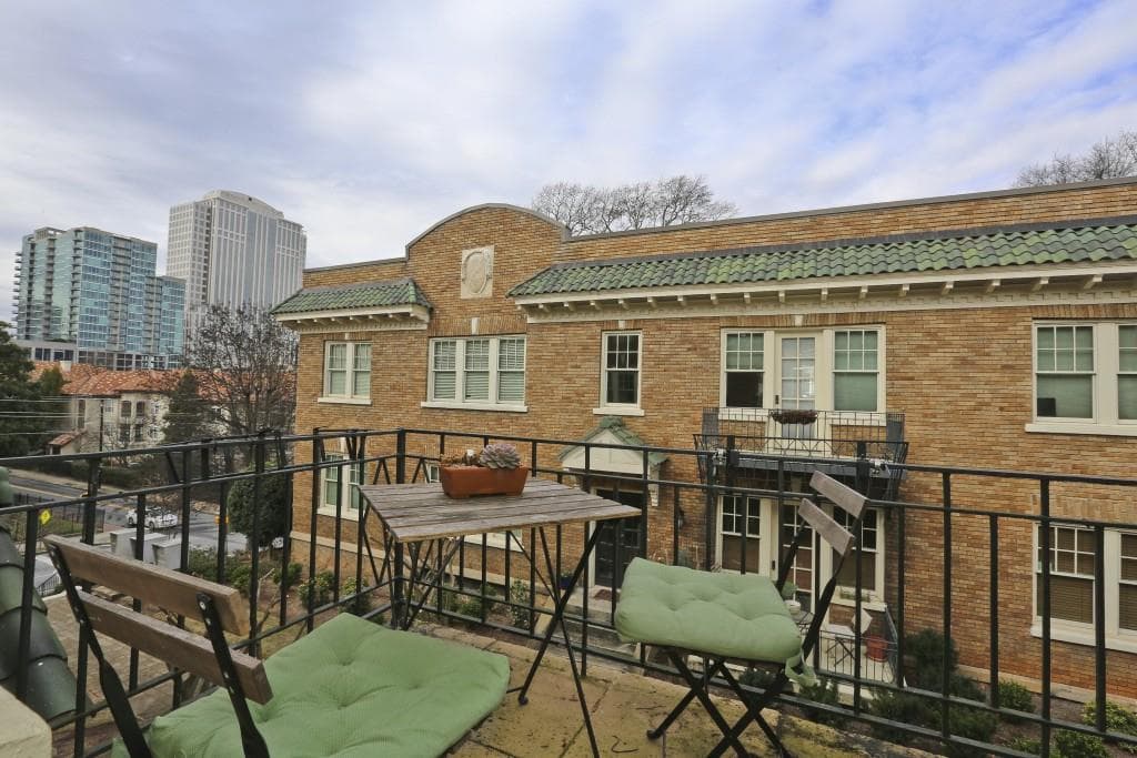 1 bedroom, 728 sq ft condominium sold at 907 Piedmont Avenue 4, Atlanta, GA 30309