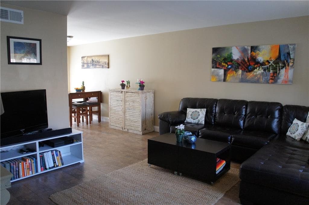 2 bedroom, 1,108 sq ft townhouse sold at 136 Peachtree Memorial Drive PA4, Atlanta, GA 30309