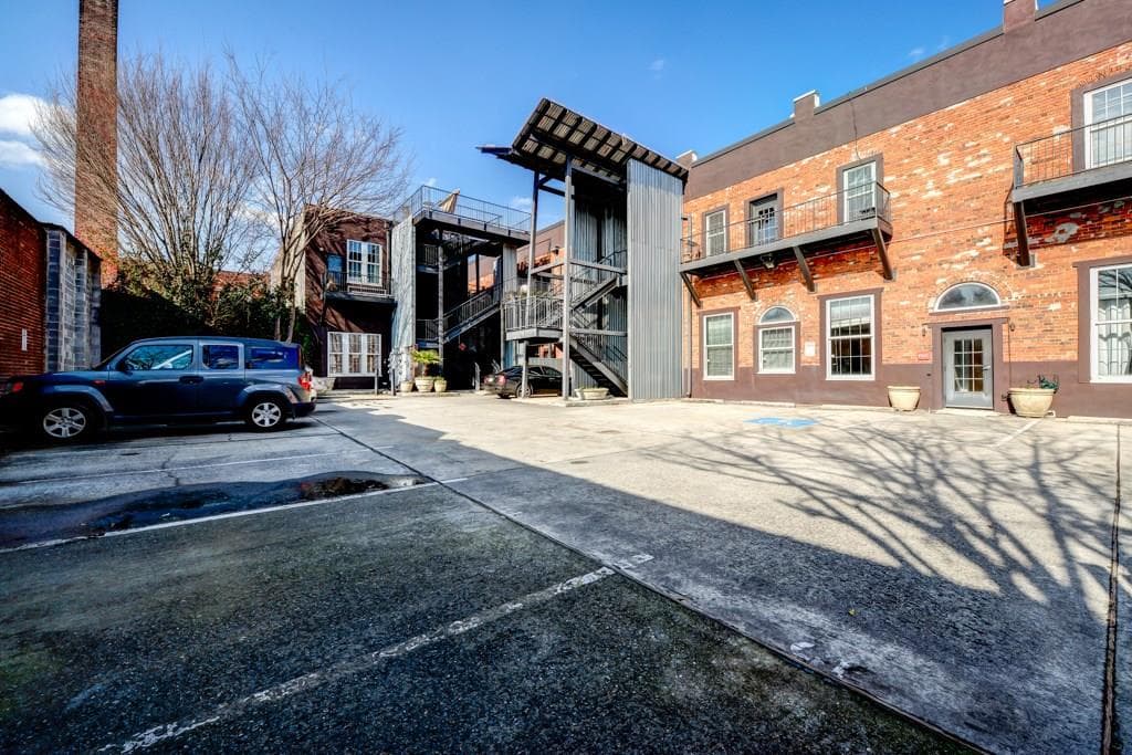 1 bedroom, 1,223 sq ft condominium sold at 267 Peters Street 108, Atlanta, GA 30313