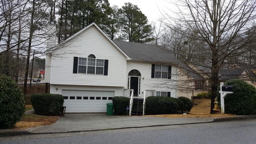 3 bedroom, 1,554 sq ft single family residence sold at 865 Stonebridge Park Circle, Lithonia, GA 30058