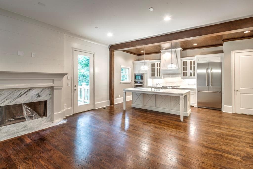 5 bedroom, 4,000 sq ft single family residence sold at 1305 Roxboro Drive, Atlanta, GA 30324