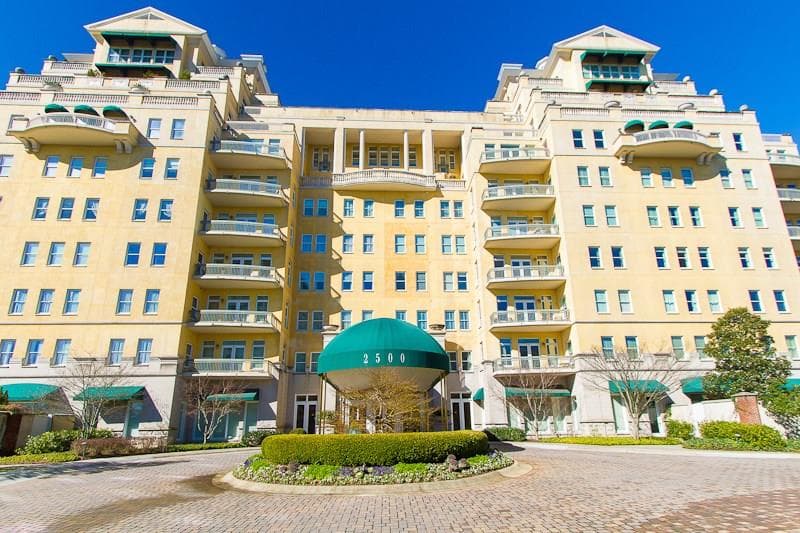 2 bedroom, 2,162 sq ft condominium sold at 2500 Peachtree Road 207S, Atlanta, GA 30305