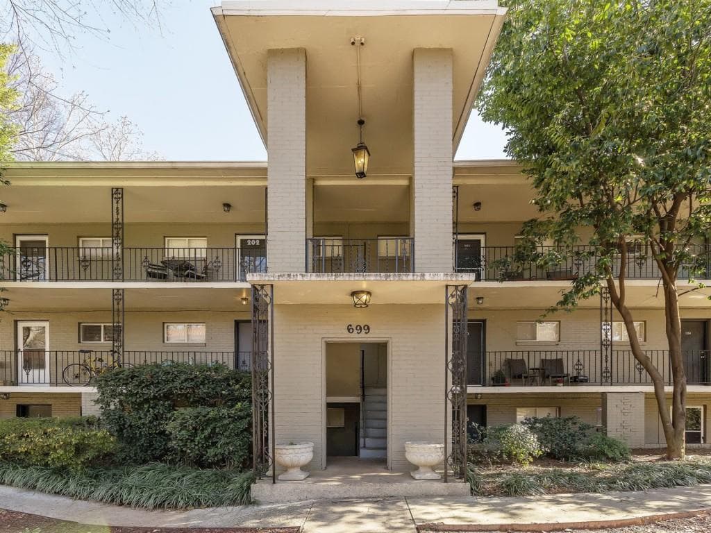 2 bedroom, 664 sq ft condominium sold at 699 Argonne Avenue 4, Atlanta, GA 30308