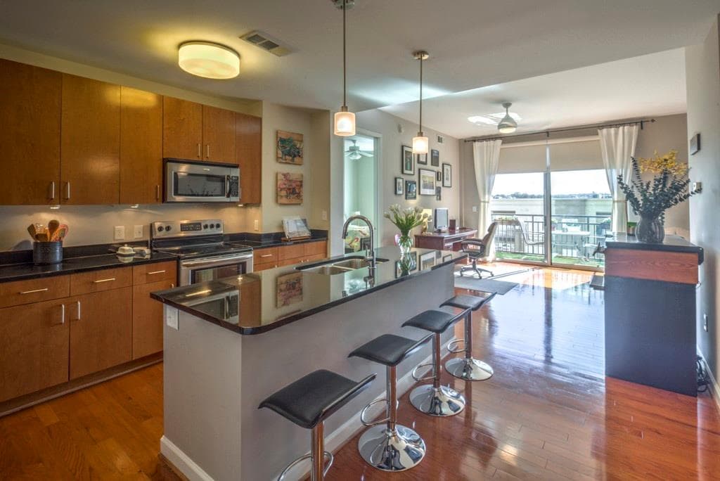 1 bedroom, 1,082 sq ft condominium sold at 711 Cosmopolitan Drive 512, Atlanta, GA 30324