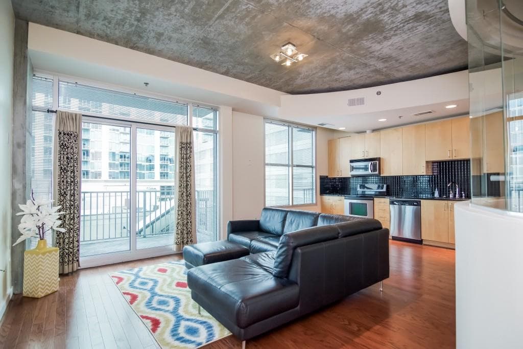 1 bedroom, 790 sq ft condominium sold at 250 Pharr Road 604, Atlanta, GA 30305