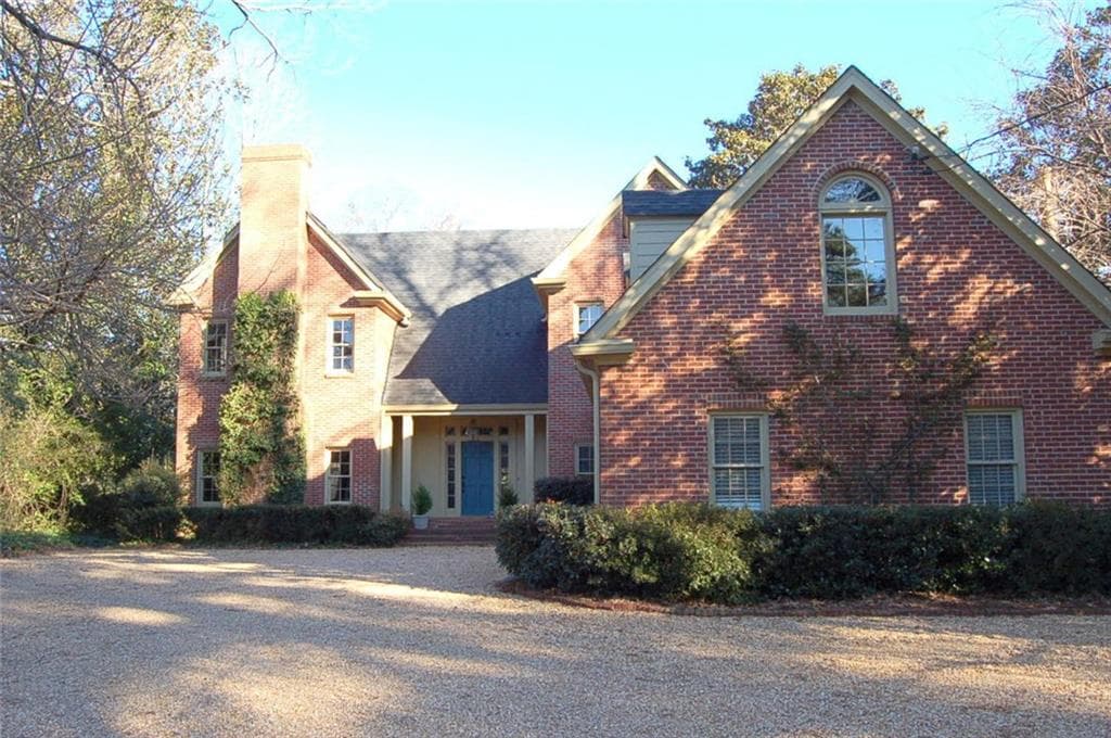 3 bedroom single family residence sold at 195 West Paces Ferry Road, Atlanta, GA 30305