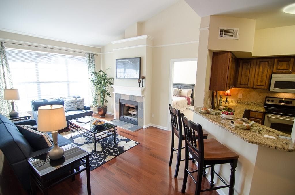 1 bedroom, 830 sq ft condominium sold at 200 Renaissance Parkway 309, Atlanta, GA 30308