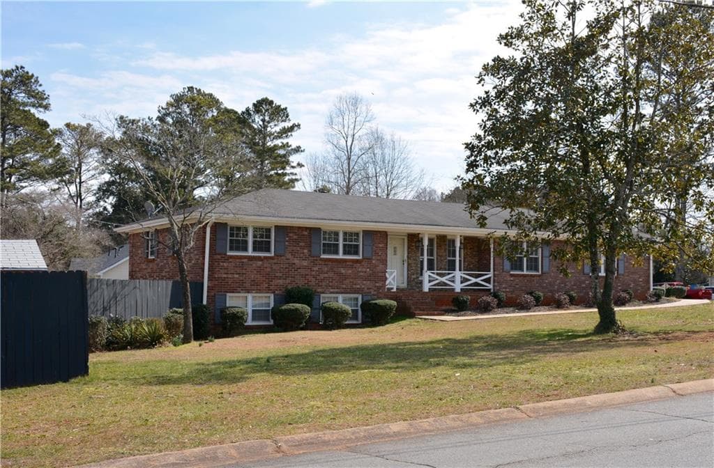 3 bedroom, 1,592 sq ft single family residence sold at 1691 Sierra Drive, Marietta, GA 30062