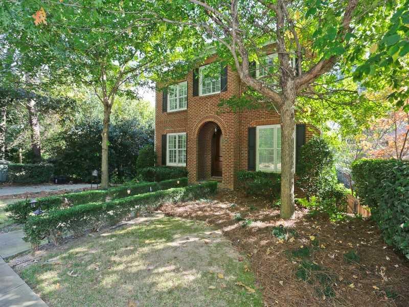 6 bedroom, 2,804 sq ft single family residence sold at 2953 Lookout Place, Atlanta, GA 30305
