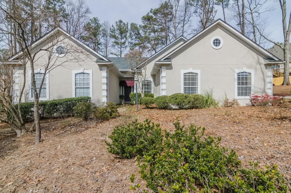 4 bedroom, 2,695 sq ft single family residence sold at 220 Creek Run Court, Alpharetta, GA 30005