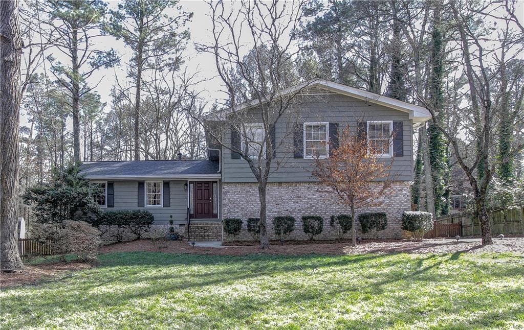 4 bedroom, 3,025 sq ft single family residence sold at 4667 Dellrose Drive, Dunwoody, GA 30338