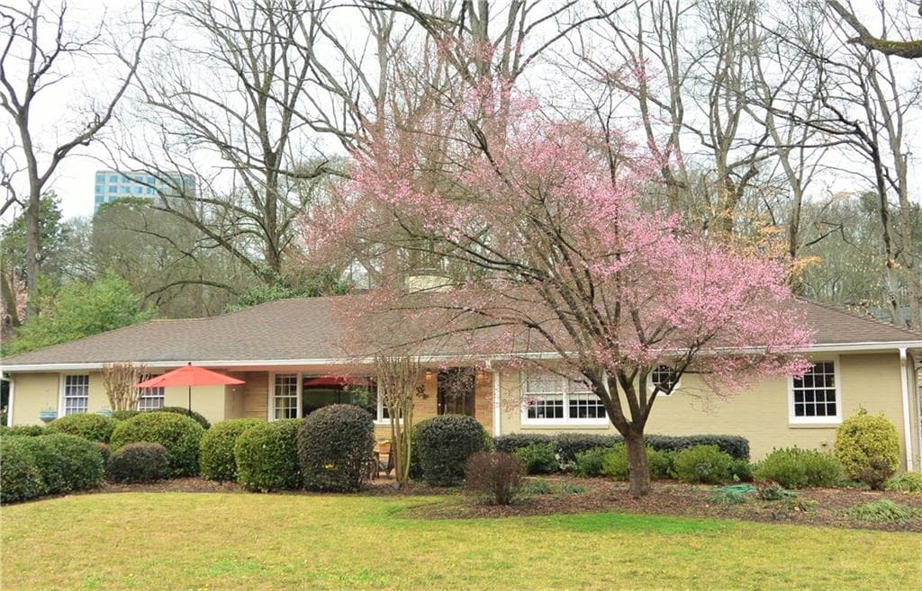 4 bedroom single family residence sold at 1594 Doncaster Drive, Atlanta, GA 30309