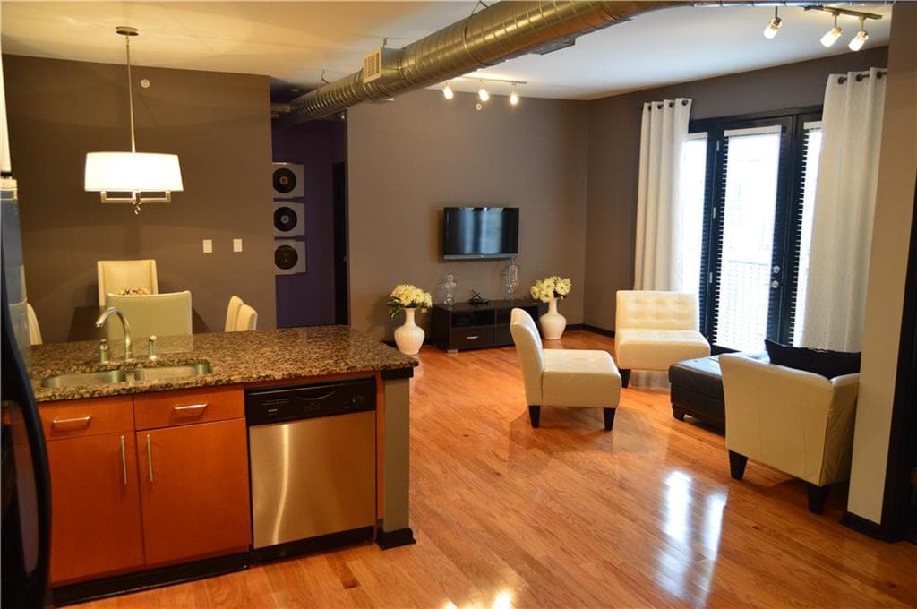 2 bedroom, 1,223 sq ft condominium sold at 5300 Peachtree Road 3108, Chamblee, GA 30341