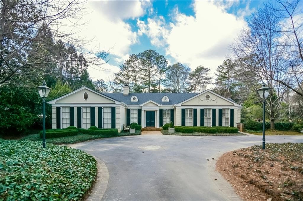 3 bedroom, 4,502 sq ft single family residence sold at 3378 Knollwood Drive, Atlanta, GA 30305