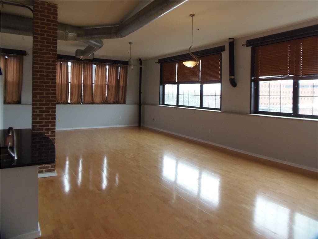 1 bedroom, 1,650 sq ft condominium sold at 376 Nelson Street D2, Atlanta, GA 30313