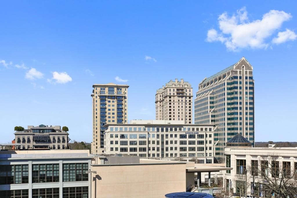 2 bedroom, 1,060 sq ft condominium sold at 250 Pharr Road 708, Atlanta, GA 30305