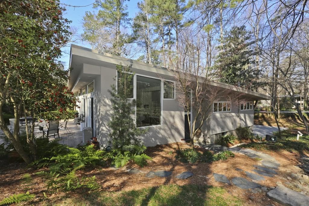 5 bedroom, 4,155 sq ft single family residence sold at 1125 Ferncliff Road, Atlanta, GA 30324