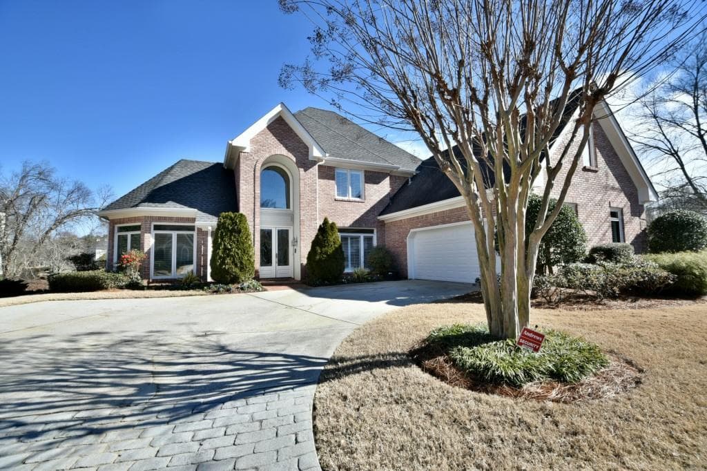 4 bedroom, 3,000 sq ft single family residence sold at 9325 Saint Georgen Common, Johns Creek, GA 30097