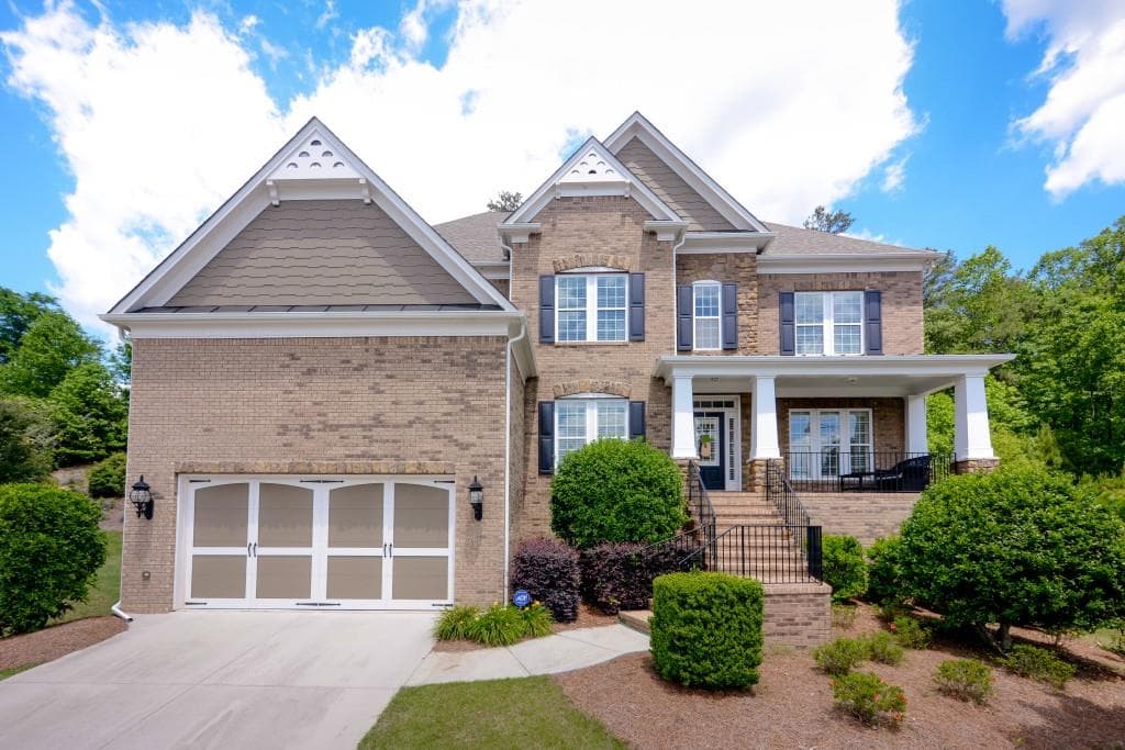 6 bedroom, 4,106 sq ft single family residence sold at 10 Collins Lake Place, Mableton, GA 30126