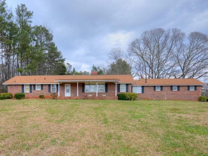 3 bedroom single family residence sold at 1575 Univeter Road, Canton, GA 30115