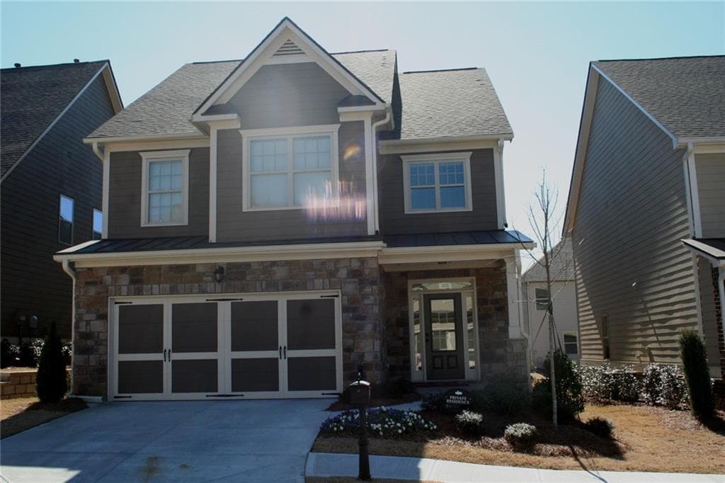 3 bedroom, 2,157 sq ft single family residence sold at 6907 Trailing Ivy Way, Flowery Branch, GA 30542