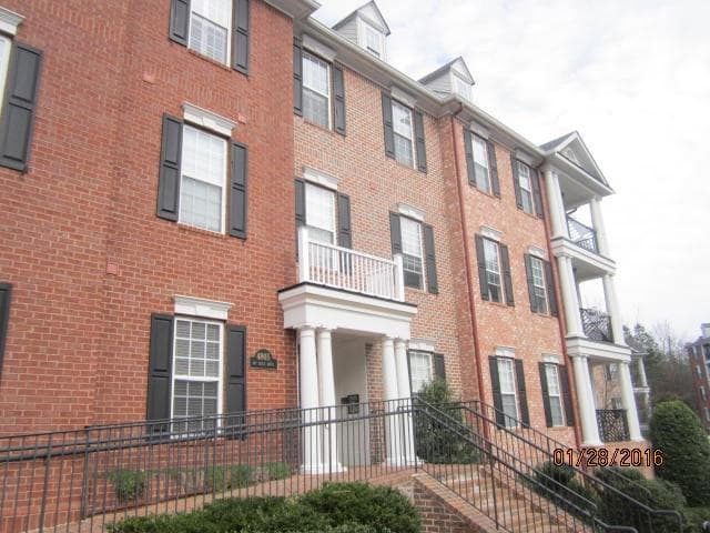 1 bedroom, 1,213 sq ft condominium sold at 4805 Ivy Ridge Drive 302, Atlanta, GA 30339