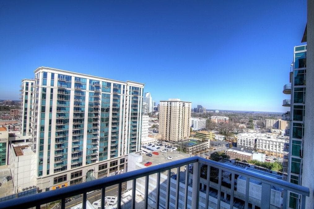 1 bedroom, 762 sq ft condominium sold at 250 Pharr Road 1807, Atlanta, GA 30305
