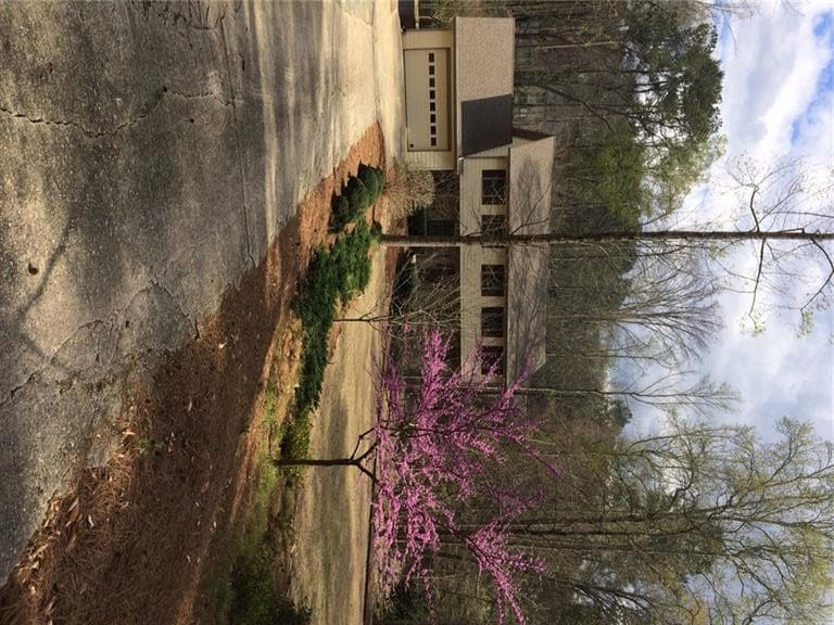 4 bedroom, 2,574 sq ft single family residence sold at 10565 Shallowford Road, Roswell, GA 30075